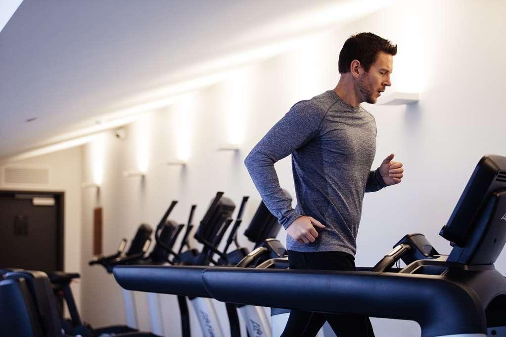 הובארט Macq 01 Hotel מתקנים תמונה A man on a treadmill